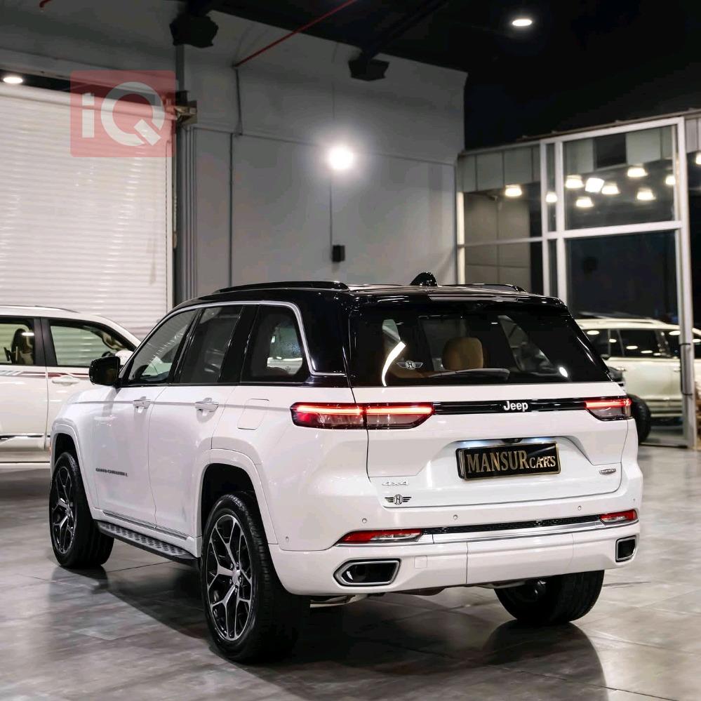 جیپ گراند شیرۆکی